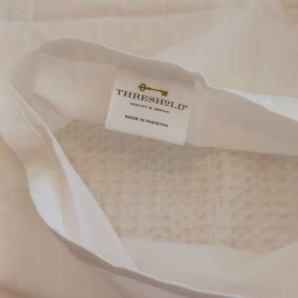 2 Threshold white waffle weave king sz pillowcases classic cottagecore bedding